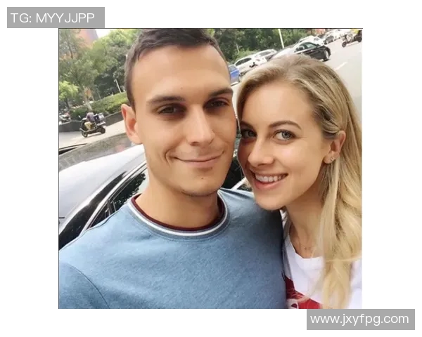 足球明星妻子背景揭秘 揭示她们与球星成婚前的非凡人生